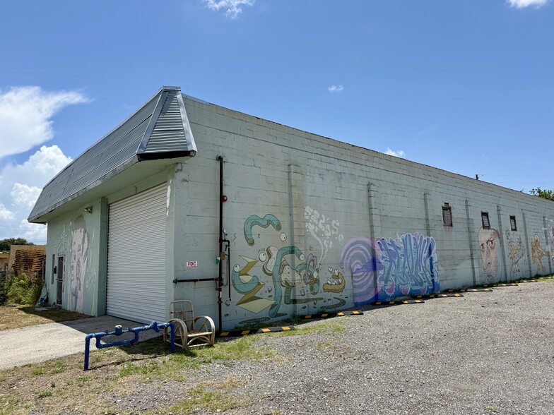 Primary Photo Of 2436 Emerson Ave S, Saint Petersburg Warehouse For Sale