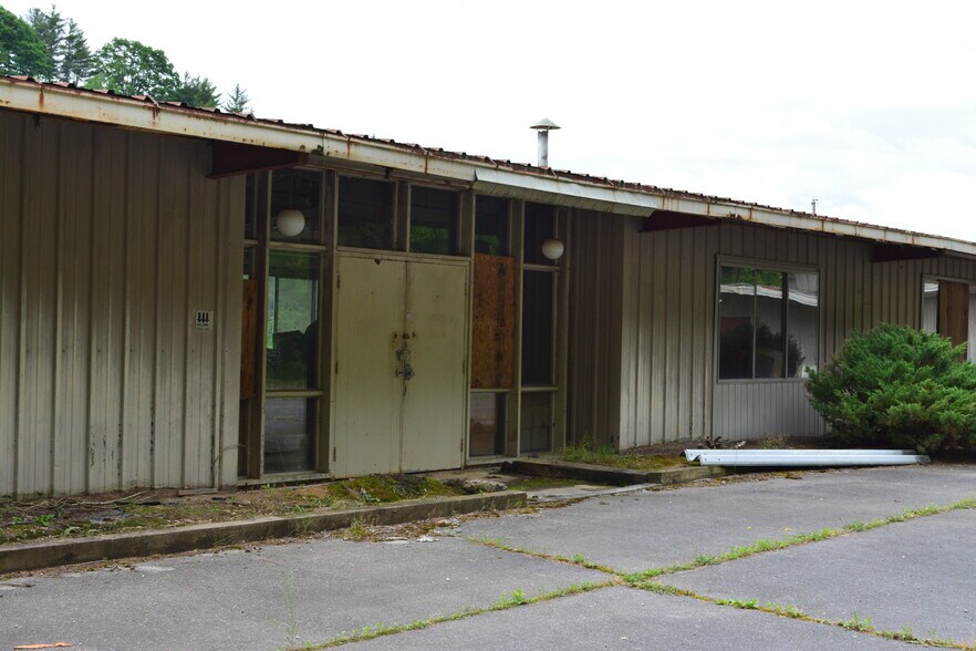 More Photos Of 6421 Highway 91 N, Laurel Bloomery Warehouse For Lease