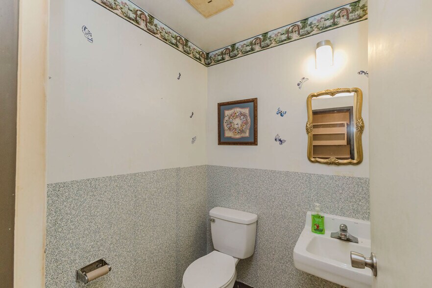More Photos Of 1560 S Topeka St, Wichita Lodge Meeting Hall For Sale