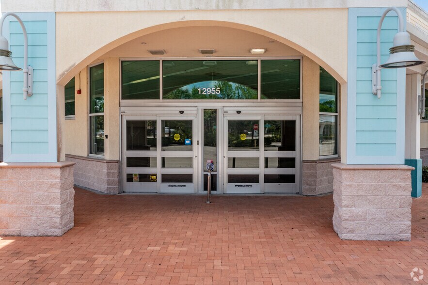 More Photos Of 12955 Collier Blvd, Naples Drugstore For Lease