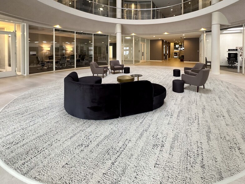 More Photos Of 770 S Post Oak Ln, Houston Office For Lease