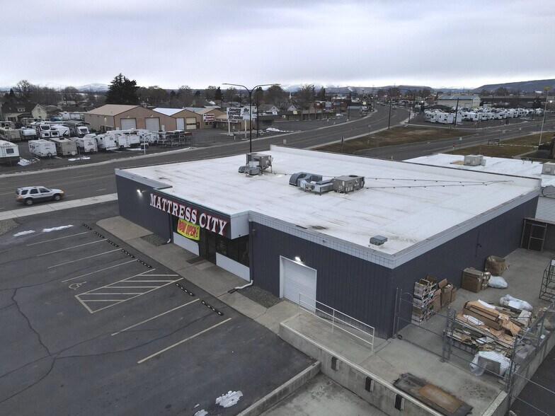 More Photos Of 3001 Main St, Union Gap Freestanding For Lease