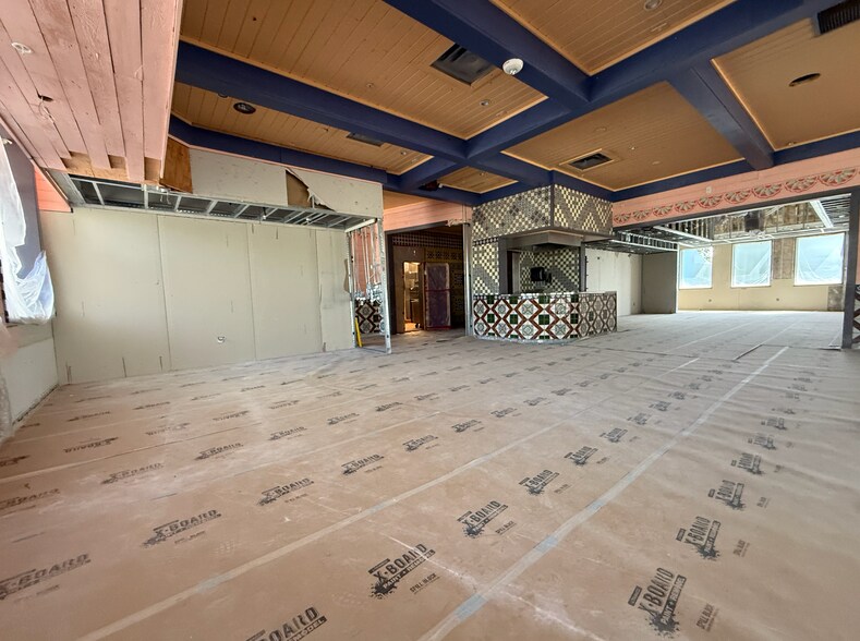 More Photos Of 8001 NW 36th St, Doral Restaurant For Lease