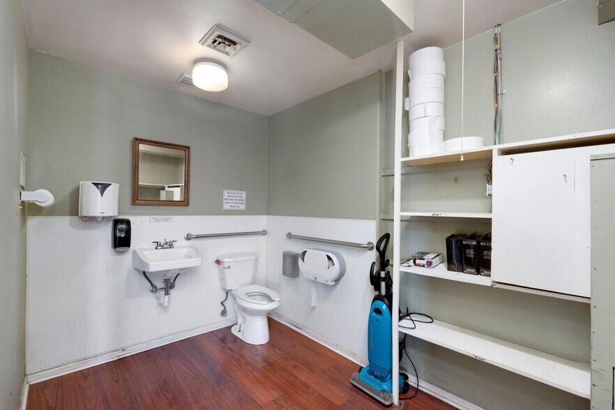 More Photos Of 2515 7th Ave, Garden City Warehouse For Sale