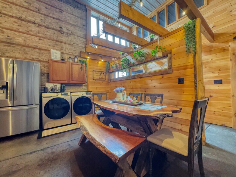 More Photos Of 201 State St, Luther Specialty For Sale