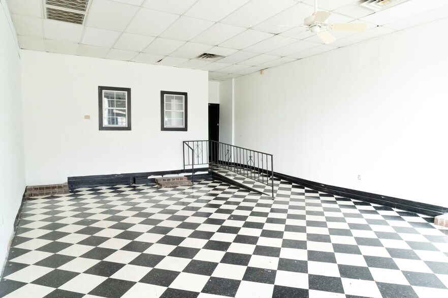 More Photos Of 711-719 E Broad St, Savannah Restaurant For Lease