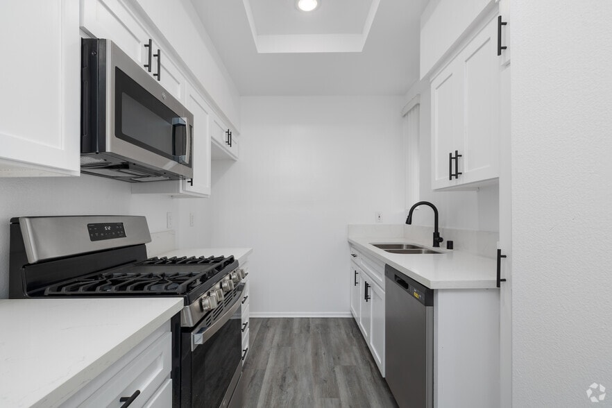 More Photos Of 1527 Veteran Ave, Los Angeles Apartments For Sale