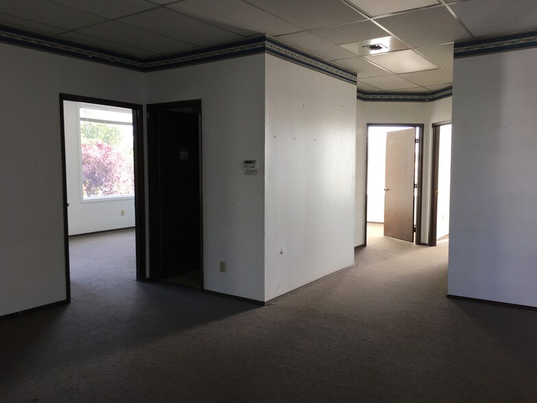 More Photos Of 8833 Pacific Ave, Tacoma Office For Sale