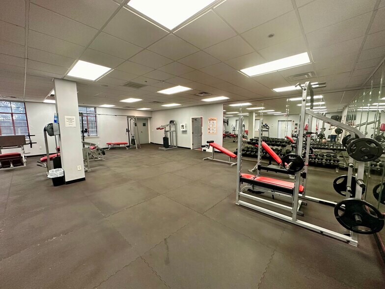 More Photos Of 5306 Clinton Dr, Houston Manufacturing For Lease