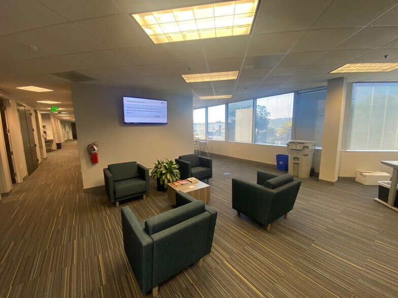 More Photos Of 3501 E Frontage Rd, Tampa Office For Lease