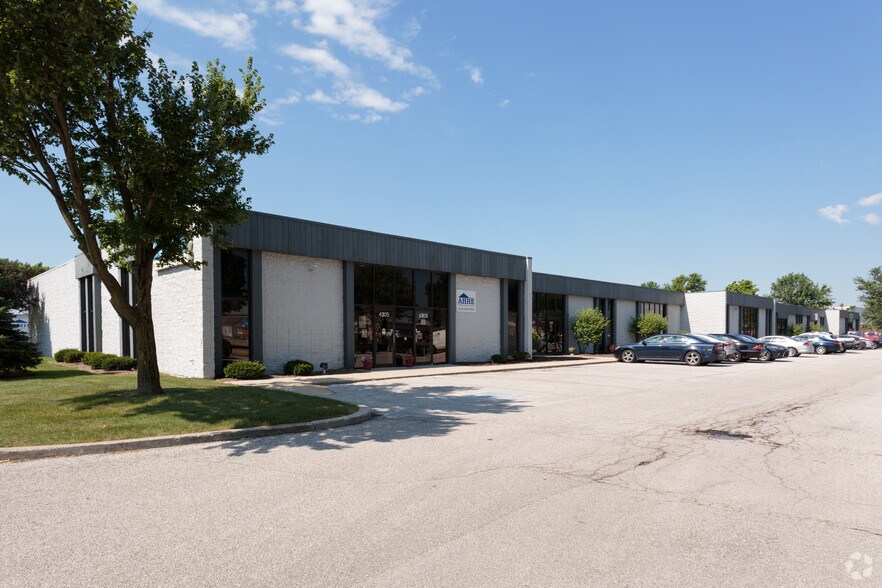 More Photos Of 4305-4337 W 96th St, Indianapolis Light Manufacturing For Lease