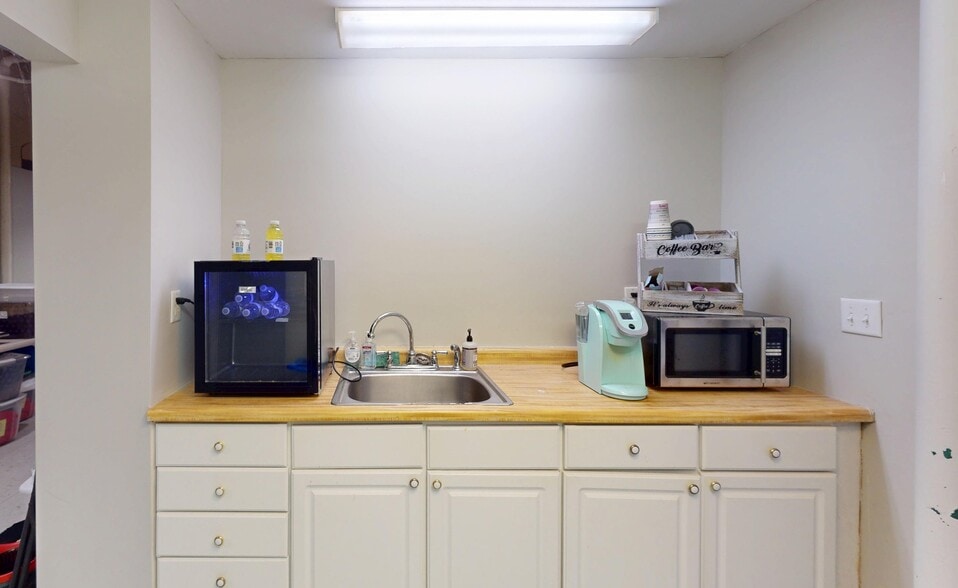 More Photos Of 215 W College Ave, Greenville Storefront Retail Office For Lease