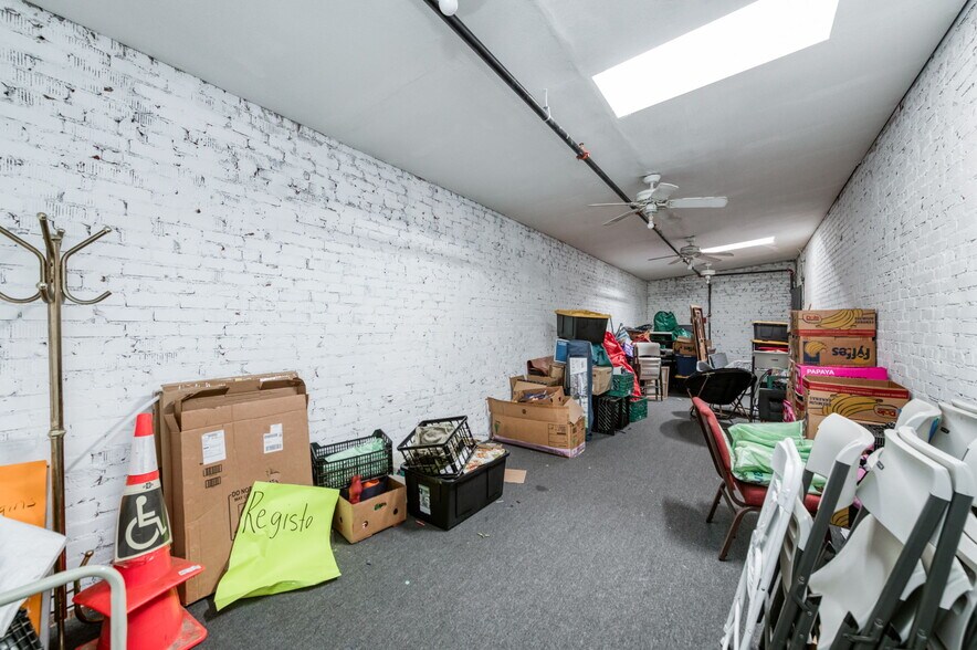 More Photos Of 137 N L St, Dinuba Storefront Retail Residential For Sale