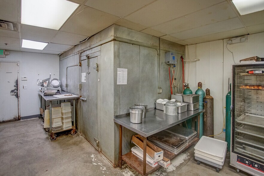 More Photos Of 921 S Arbor Vitae, Edwardsville Freestanding For Sale