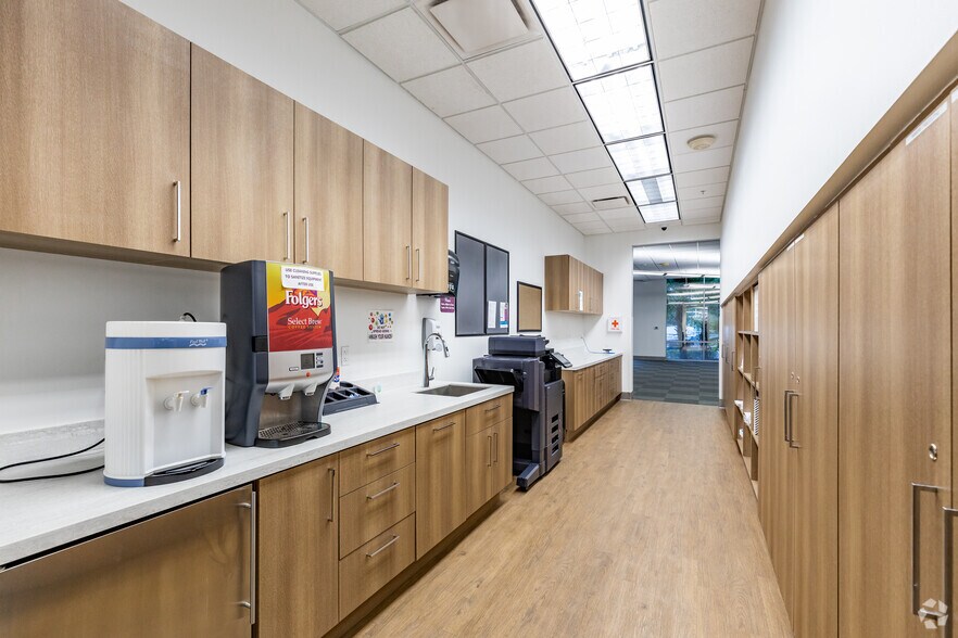 More Photos Of 599 Lake Kathy Dr, Brandon Unknown For Lease