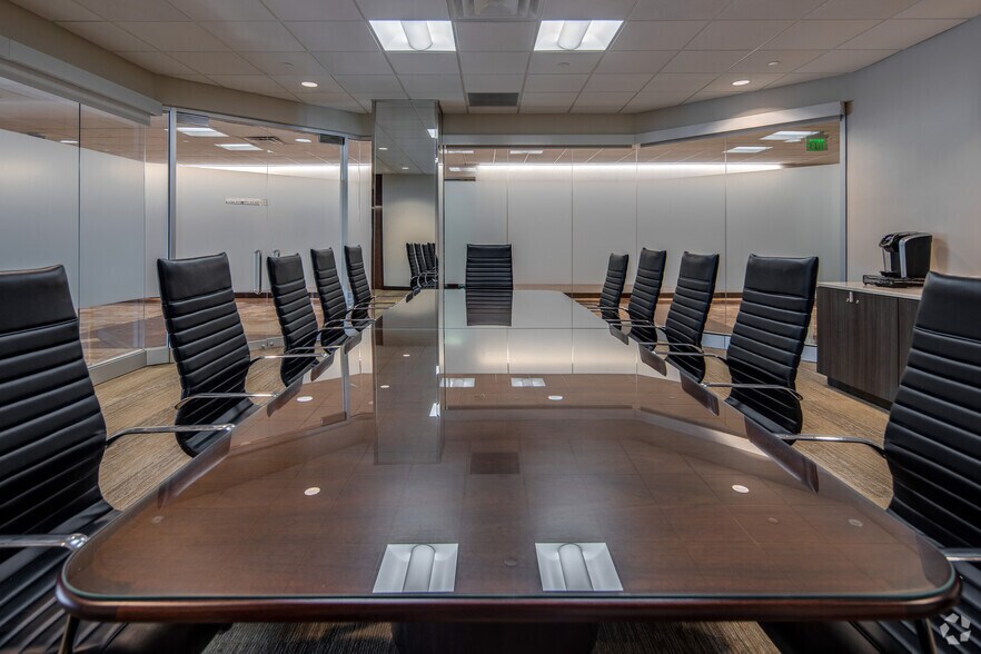 More Photos Of 800 N Magnolia Ave, Orlando Office For Lease