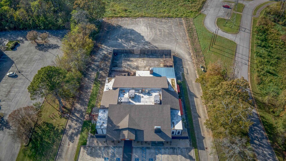 More Photos Of 4840 Hatch Blvd, Muscle Shoals Restaurant For Sale