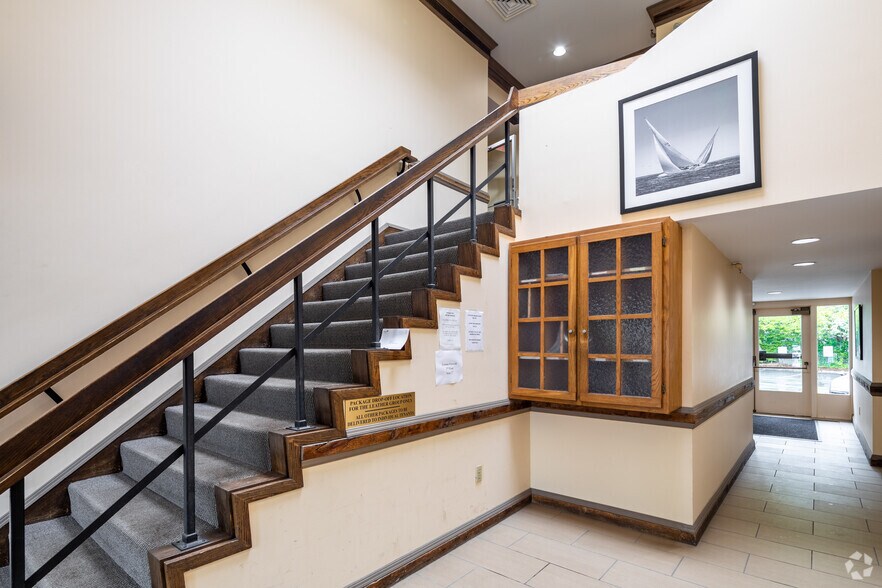 More Photos Of 79 E Putnam Ave, Greenwich Office For Lease