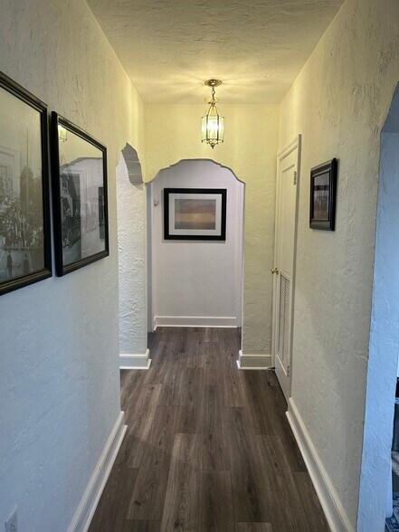 More Photos Of 902 N Armenia Ave, Tampa Office For Sale