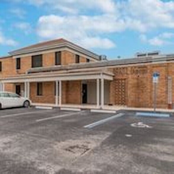 More Photos Of 5501 W Gray St, Tampa Office For Lease