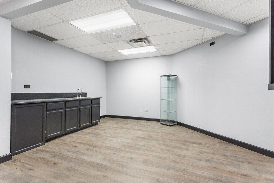 More Photos Of 1231 S Parker Rd, Denver Medical For Sale