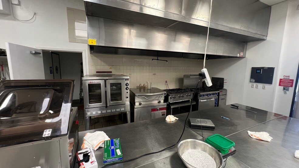 More Photos Of 1225 E Washington Blvd, Los Angeles Restaurant For Lease