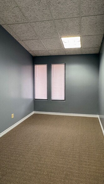 More Photos Of 1525 Common Dr, El Paso Flex For Lease