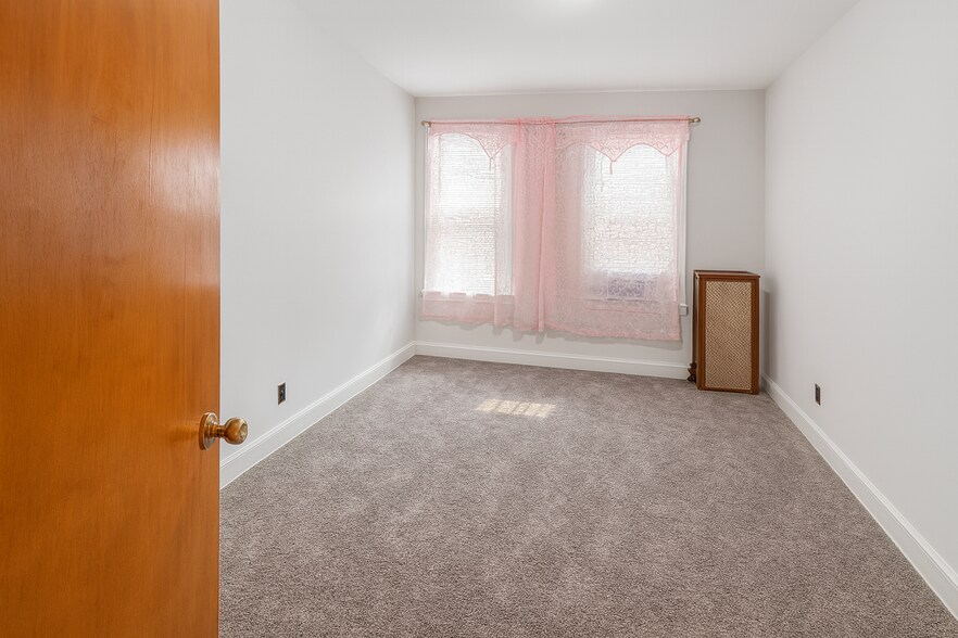 More Photos Of 4715 47th St, Woodside Apartments For Sale