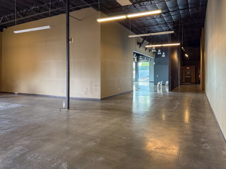 More Photos Of 8073 SE 17th Ave, Portland Freestanding For Lease