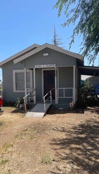 Primary Photo Of 205 W Maple Ave, Tulare Apartments For Lease