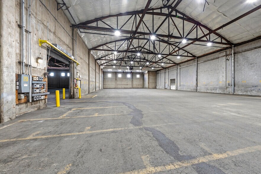 More Photos Of 715 S Grape St, Medford Warehouse For Sale