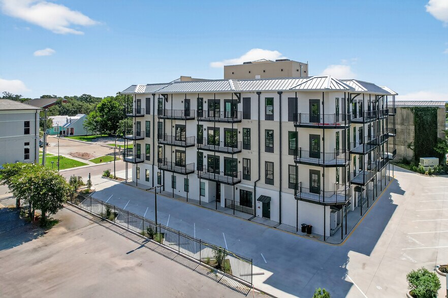 More Photos Of 124 Court St, Bay Saint Louis Office For Sale