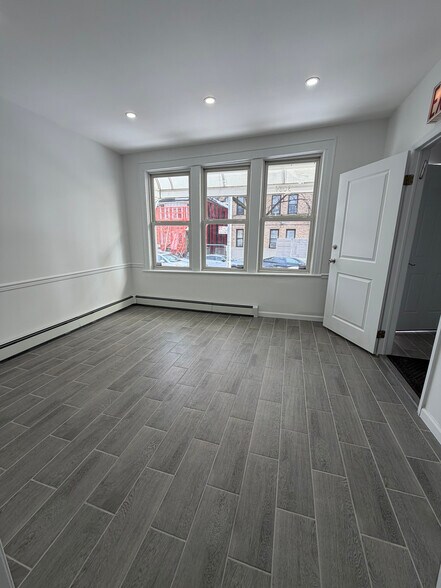 More Photos Of 3084 Brighton 13Th St, Brooklyn Office Residential For Lease