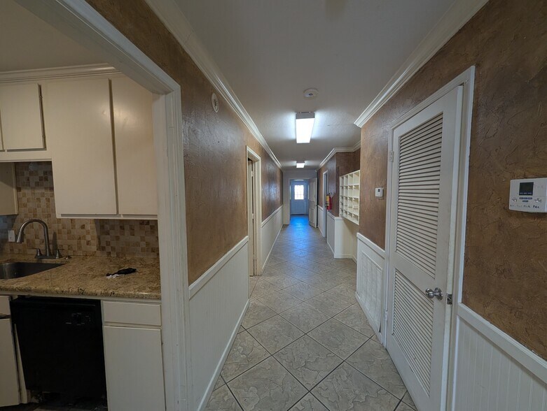 More Photos Of 6610 N State Highway 6, Waco Flex For Lease