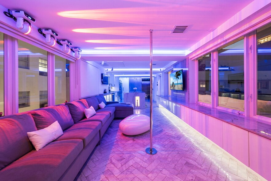 More Photos Of 124 11th St, Miami Beach Hotel For Sale