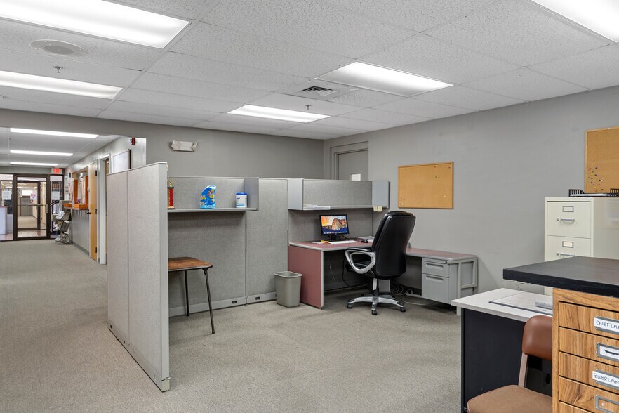 More Photos Of 1624 N Meadowcrest Blvd, Crystal River Manufacturing For Lease