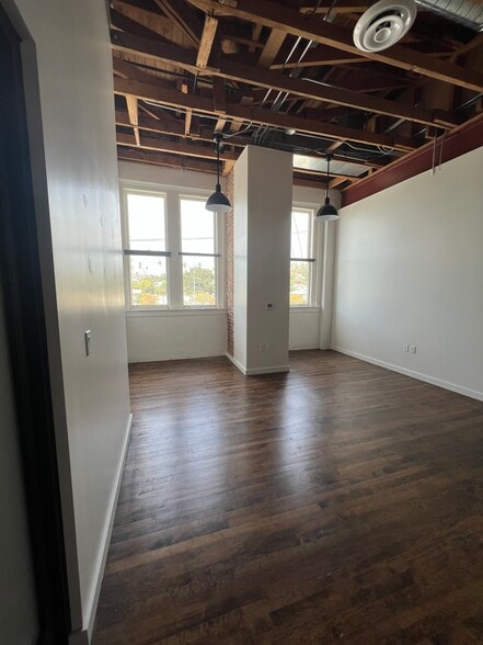 More Photos Of 5715-5717 N Figueroa St, Los Angeles Storefront For Lease