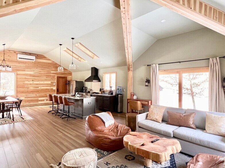 More Photos Of 62 Mount Pleasant Rd, Columbia Specialty For Sale