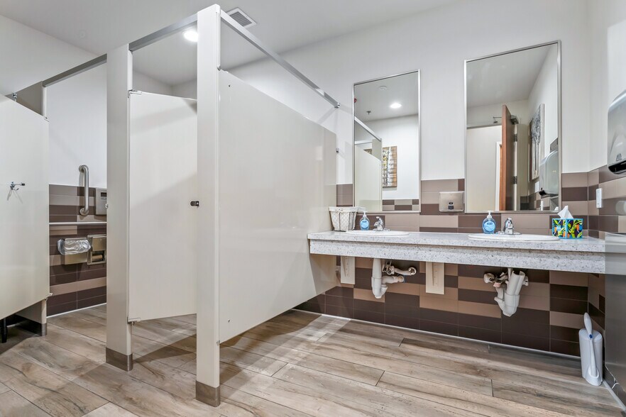 More Photos Of 18335 E 103rd Ave, Commerce City Medical For Sale
