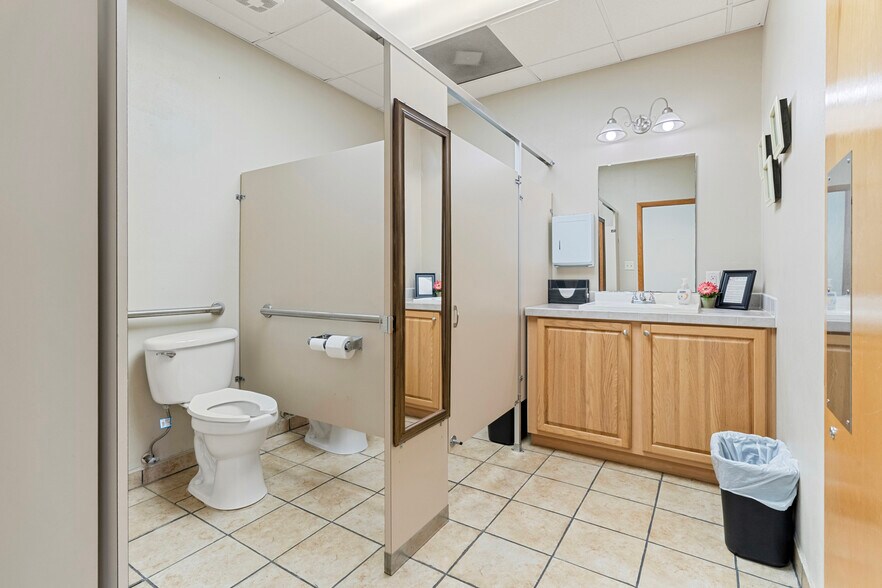 More Photos Of 614 E Jefferson St, Brooksville Office For Sale