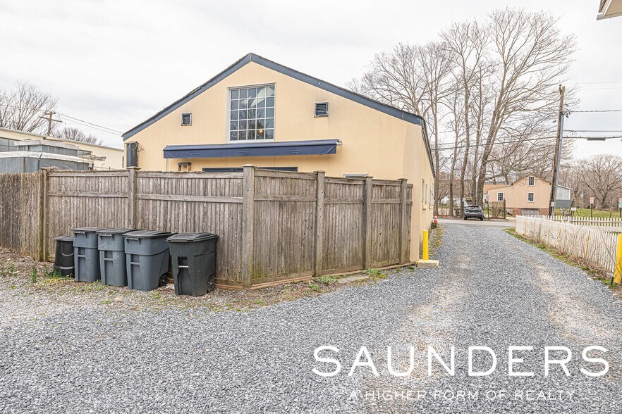 More Photos Of 19 Corwith Ave, Bridgehampton Storefront For Sale