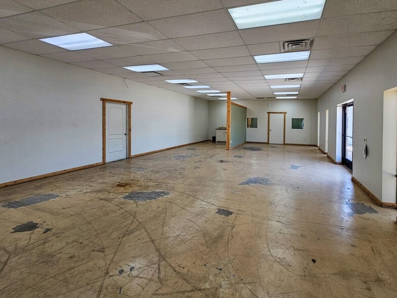 More Photos Of 709 S Treadaway Blvd, Abilene Warehouse For Lease