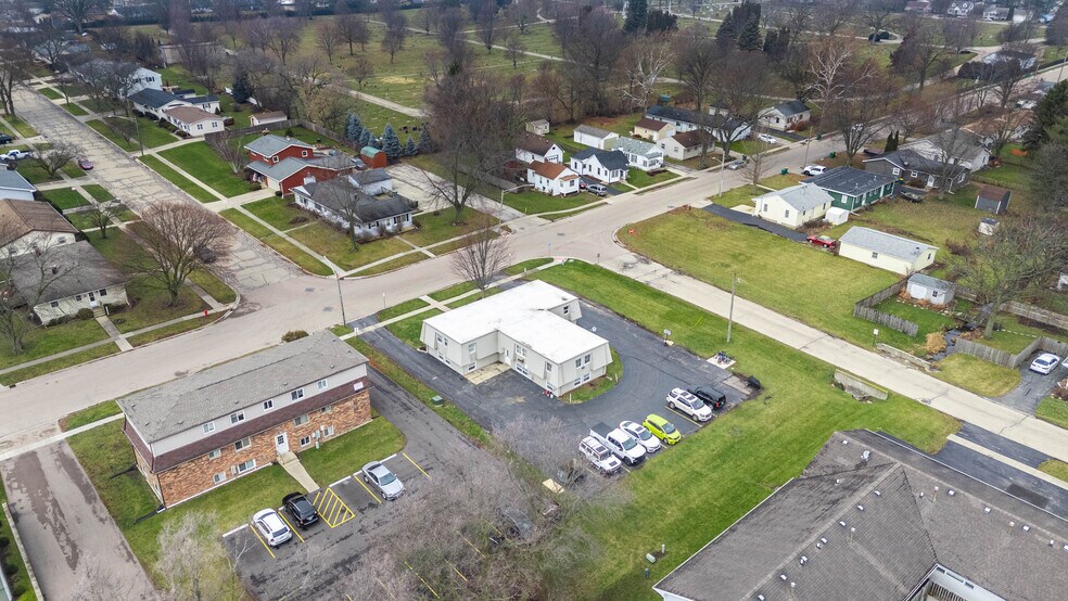 More Photos Of 1066 S Cross St, Sycamore Apartments For Sale