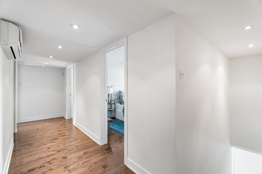 More Photos Of 3009 St Notre-Dame O, Montréal Restaurant For Sale