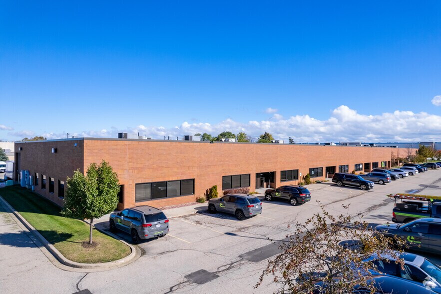 More Photos Of 9803-9835 S 13th St, Oak Creek Light Manufacturing For Lease