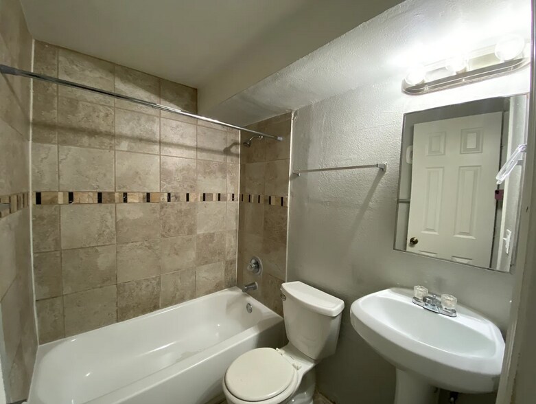 More Photos Of 1415-1425 Kingston St, Aurora Apartments For Sale