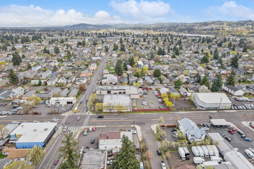 More Photos Of 8206 SE Woodstock Blvd, Portland Auto Repair For Sale