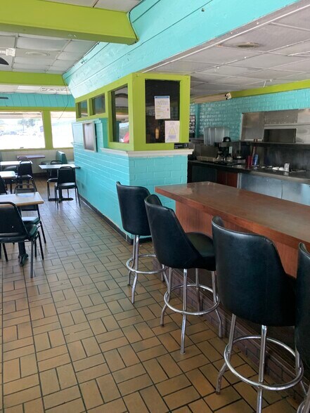 More Photos Of 2409 N Alexander Dr, Baytown General Retail For Lease