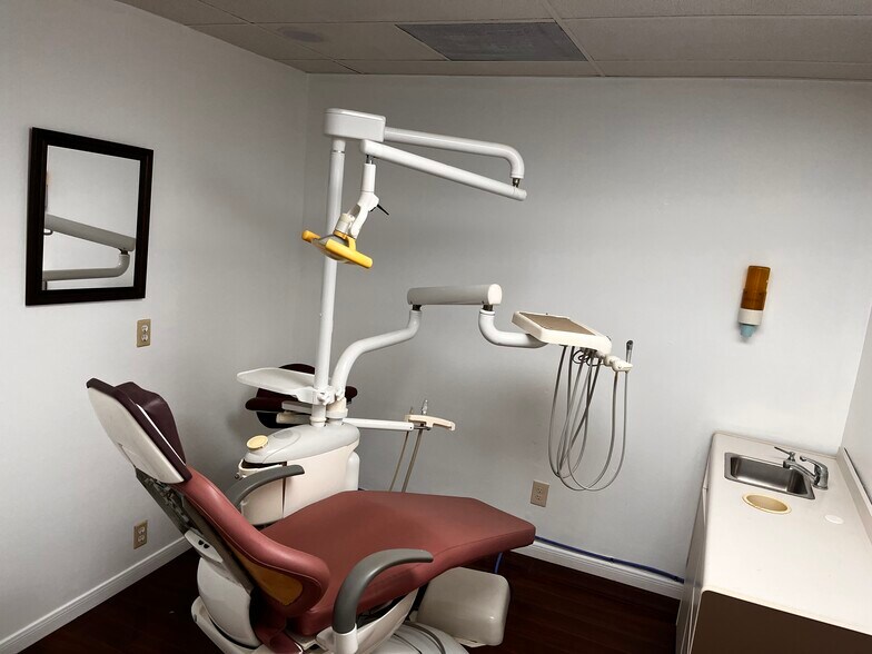 More Photos Of 6910 Bellaire Blvd, Houston Office For Sale