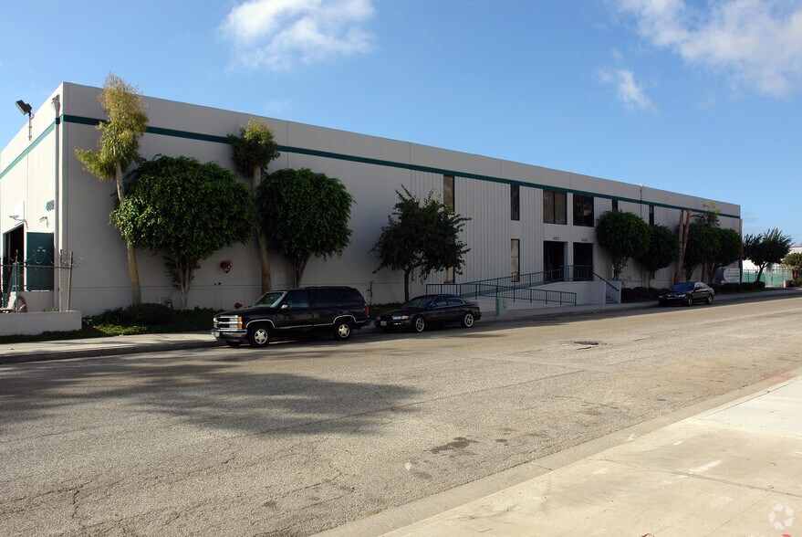 More Photos Of 4882-4884 W 145th St, Hawthorne Warehouse For Lease